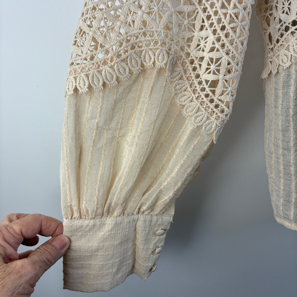 NWT Jollya Paris Beige Crochet Lace Boho Blouse Balloon Sleeve Button Front L/XL - Picture 14 of 16